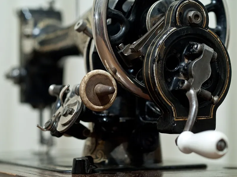 Grandma's Old Sewing Machine Deserves a Second Chance: Your Estate Sale Evaluation Checklist